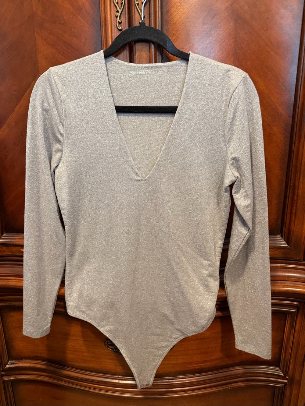Abercrombie & Fitch Long-Sleeve V-Neck Shimmer Bodysuit - Gray size large